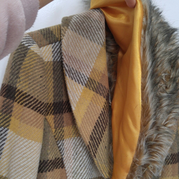 NWT Daytrip from thw Buckle, Plaid Gold Brown Faux Fur Collar, Pea Coat Medium - Picture 5 of 11